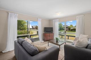 Holden's Bay Honey - Relax by the lake - 0