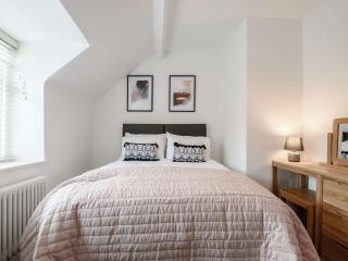 3 Bed in Thornton-Le-Dale 82856 - 2