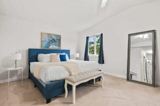 Azure Glow Retreat Central Calgary Sleeps 9 - Calgary - 5