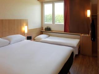 Ibis Roanne Le Coteau Hotel Restaurant - 1