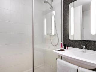 Ibis Roanne Le Coteau Hotel Restaurant - 1