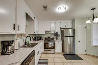 Group-Friendly Rental 5 Mi to Dtwn Tallahassee! - 7