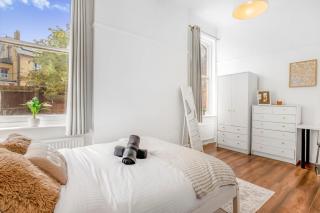 Stylish 1BR Flat-Terrace-Free Parking-Rail Station - 6