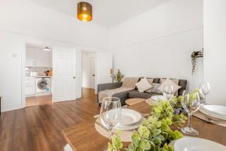 Stylish 1BR Flat-Terrace-Free Parking-Rail Station - 5