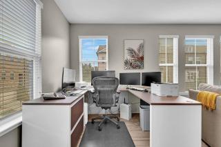 Modern 2BR Townhome | King Beds | Near Mall GA - 5