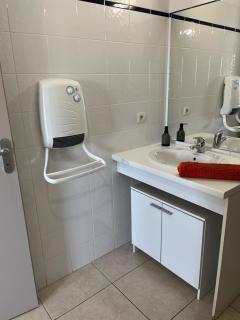 F2 moderne, proche gare, terrasse et parking prive - 3