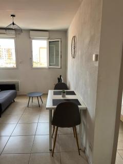 F2 moderne, proche gare, terrasse et parking prive - 1