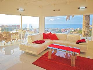 Modern Panoramic Villa with Pool & Terrace - 0