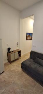 Lindo apartamento com vista para rua, sem barulho, confortável aconchegante e com toda facilidade para sua estadia uma quadra da praia de copacabana - 9