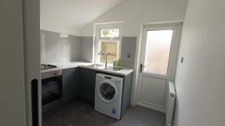Peaceful Hideaway with Hot Tub near Cardiff Centre - 6