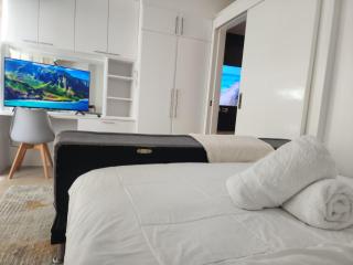 Modern Bright Cozy Stylish 1BR Venice BGC Balcony - 7