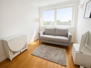 Central 1-Bed Flat Near Oxford Circus with Lift - 8