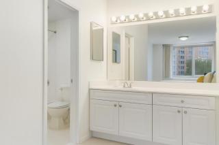 Modern Comfort Minutes from DC 2BR with Parking and Gym - 6