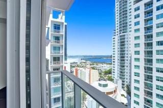 Modern Studio in Downtown Miami Steps to Metromover 21 - 2