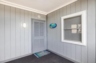 Beachfront 3BR 3Bath Condo and Pool - 7