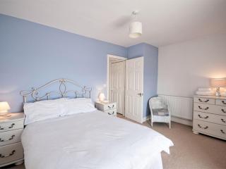 2 Bed in Aberdovey DY004 - 2