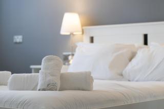 Spacious 5BR, Sleeps 10 Guests in City Centre - 6