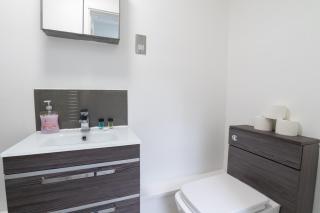 Spacious 5BR, Sleeps 10 Guests in City Centre - Peterborough - 5
