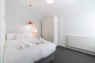 Spacious 5BR, Sleeps 10 Guests in City Centre - 1
