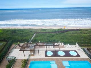 Frente Mar Com Churrasqueira, Piscina, Jacuzzi, Garagem e Parque - 0