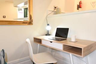 Stylish City Apartment with Free Parking - 3