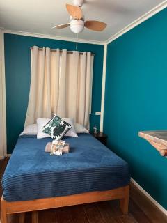 Cozy 2 bedroom Unit, Free gym use, Kitchenette - 4