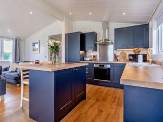 2 Bed in St Andrews 94606 - 7