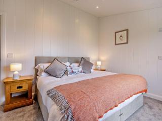 2 Bed in St Andrews 94606 - 2