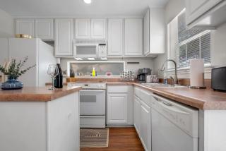 Lakefront 3BD - Ping Pong, Movie Nights - Near FSU - 2