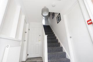 The 5 BDR Retreat within city centre - sleeps up to 10 people - 5