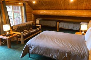 Vienna Villa - 3 Bed 3 Bath Vacation home in Shaver Lake - 1