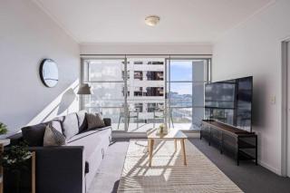 Stylish 2BR Apt Overlooking Darling Harbour - 9