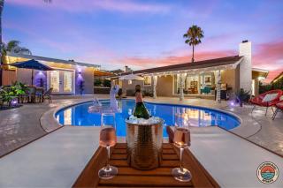 Spacious and Stylish 5BR with Pool plus Guest House - 0