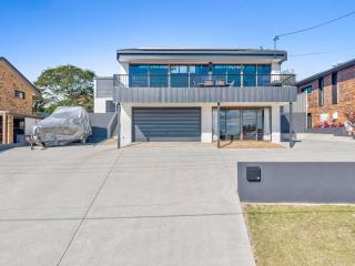 Riverview Holiday Villa - 8