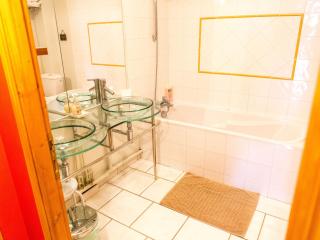 Élégante chambre d'hôte au bord de la Loire, proche Paris - FR-1-590-321 - 1