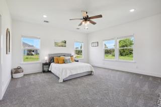 Modern Farmhouse in McDade - 4