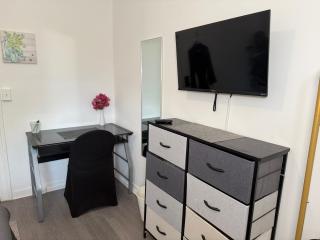 Modern Room in Shared Apartment Near NYC - 4