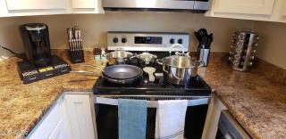 2-bed condo, cook-ready kitchen, and laundry, 5-8 minutes from University of Arizona and downtown Tucson - 7