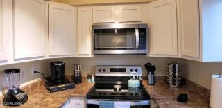 2-bed condo, cook-ready kitchen, and laundry, 5-8 minutes from University of Arizona and downtown Tucson - 7