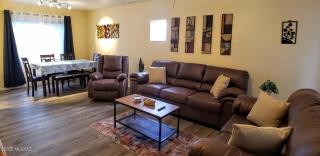 2-bed condo, cook-ready kitchen, and laundry, 5-8 minutes from University of Arizona and downtown Tucson - 0