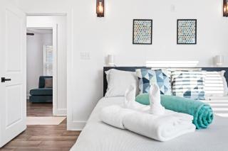 4BR Modern Getaway by Lackland & SeaWorld - 3