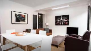 Stylish Newly Refurbished 2 Bedroom Flat With Terrace - 4