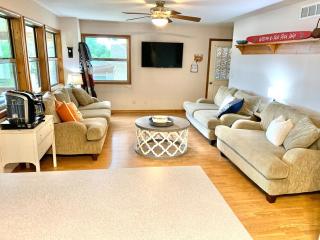 Lakeview Landing! 2 min walk to lake, boat parking - 3