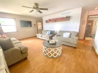 Lakeview Landing! 2 min walk to lake, boat parking - 4
