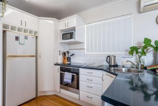 Relaxed Bayside Living Sleeps 4 - 2