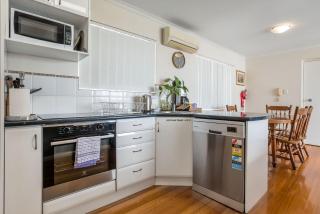 Relaxed Bayside Living Sleeps 4 - 3