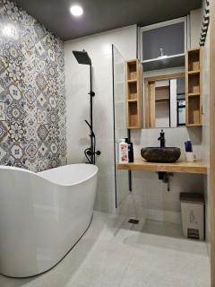 Spacious & Modern Studio - 3