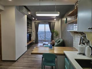 Spacious & Modern Studio - 1