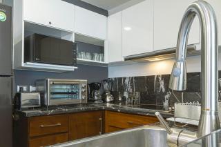 Spacious & fresh Space Just Steps From The Sea - 8