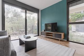 Blueground Ramat HaHayal Garden view Balcony TLV-29 - 8